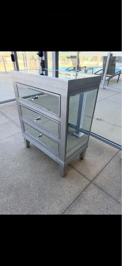 ✨ Mirrored Nightstands – Set of 2 ✨