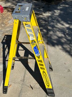 Werner 4ft 375 lb fiberglass ladder