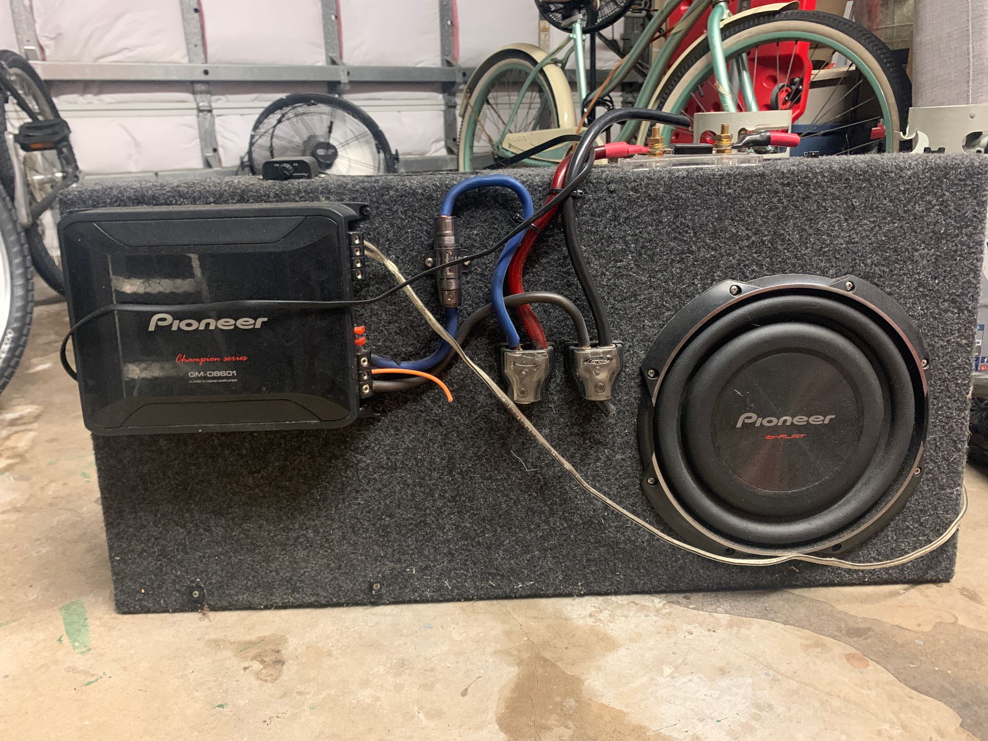 Pioneer 10” sub in sealed box with 800 watt amp