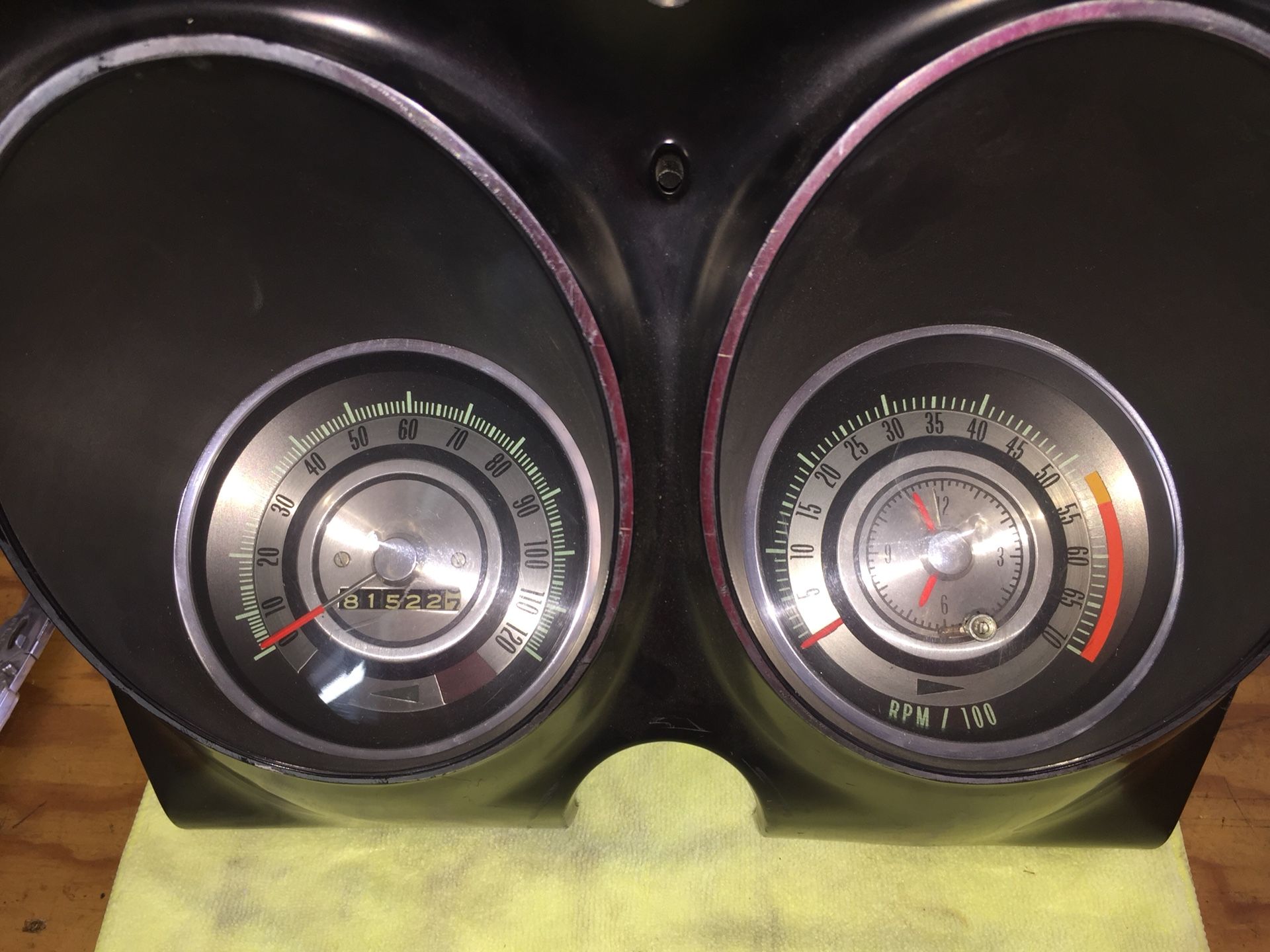 Camaro original 1967, 68 tic-toc-tach and Speedo. The clock works. Must be used with console. Not repo. $400 for all