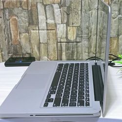 Apple MacBook Pro 13” display it5 Intel Processor 4GB RAM 500GB HDD STORAGE DRIVE $135 