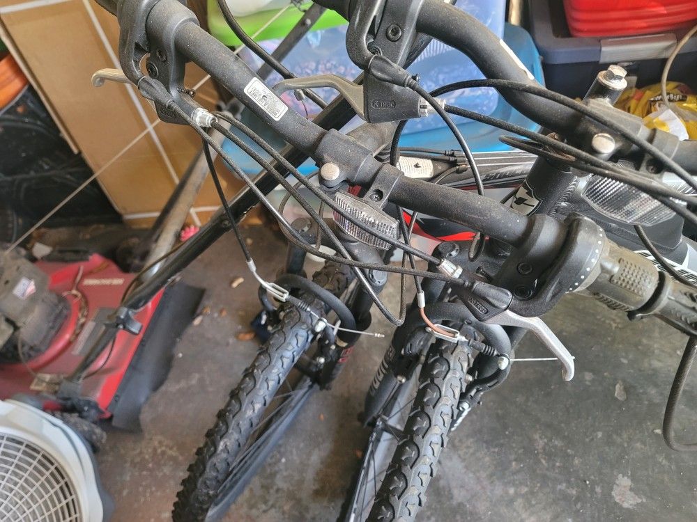 Bike circles, keyboard all kinds of stuff.Let me know pick up only