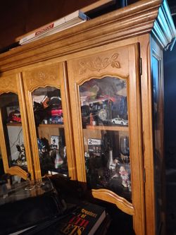 beautiful Hutch and dinning Table with 4 chairs