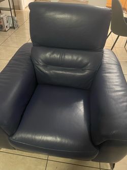 One place sofa clean and solid