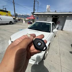 Car Keys And Llaves Con Control