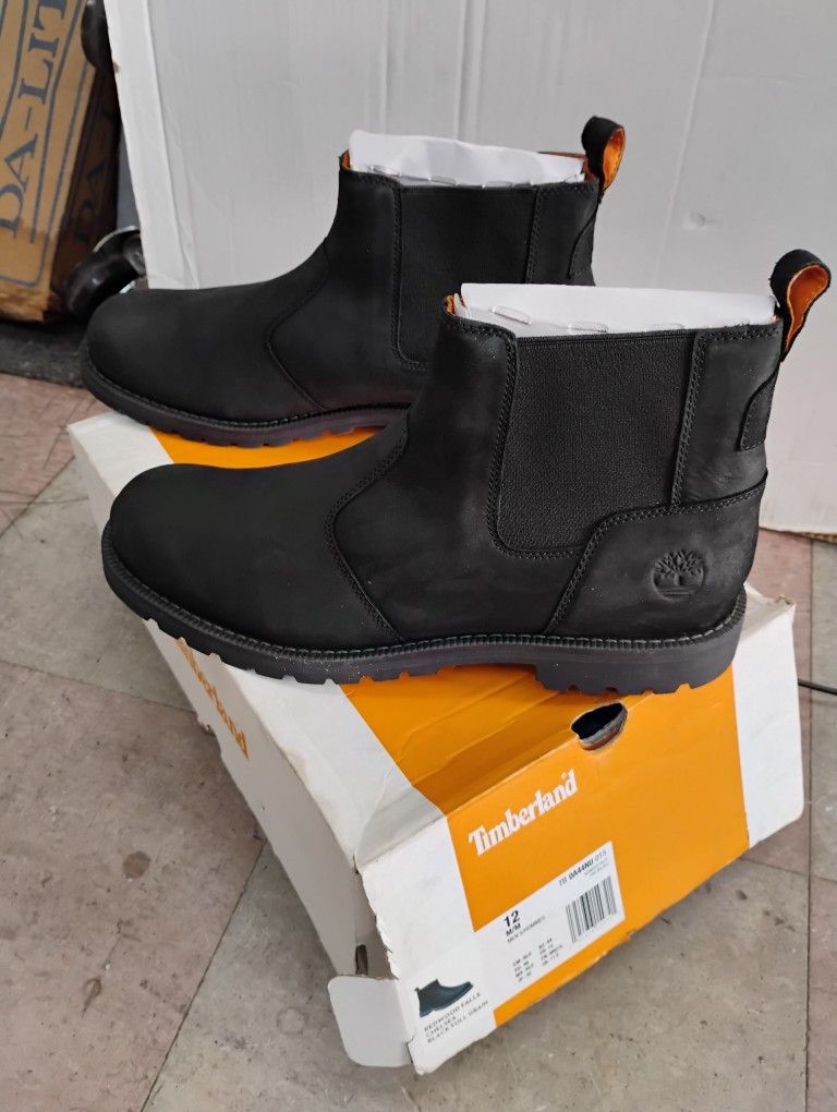Timberland Men's Redwood Falls Chelsea Boots in black leather. 12 M