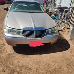 2001 Lincoln Town Car