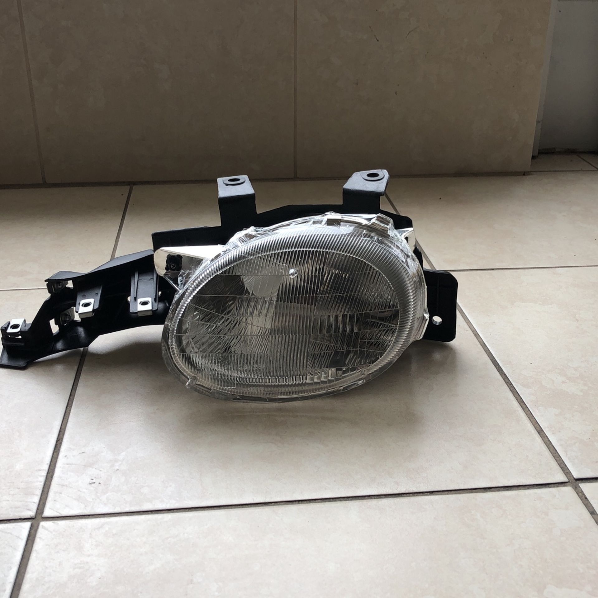 Dodge Neon 1995 To 1999 Head Light W/ Blue Driver Side Assembly