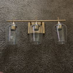 Bathroom Litgh Good Condition 