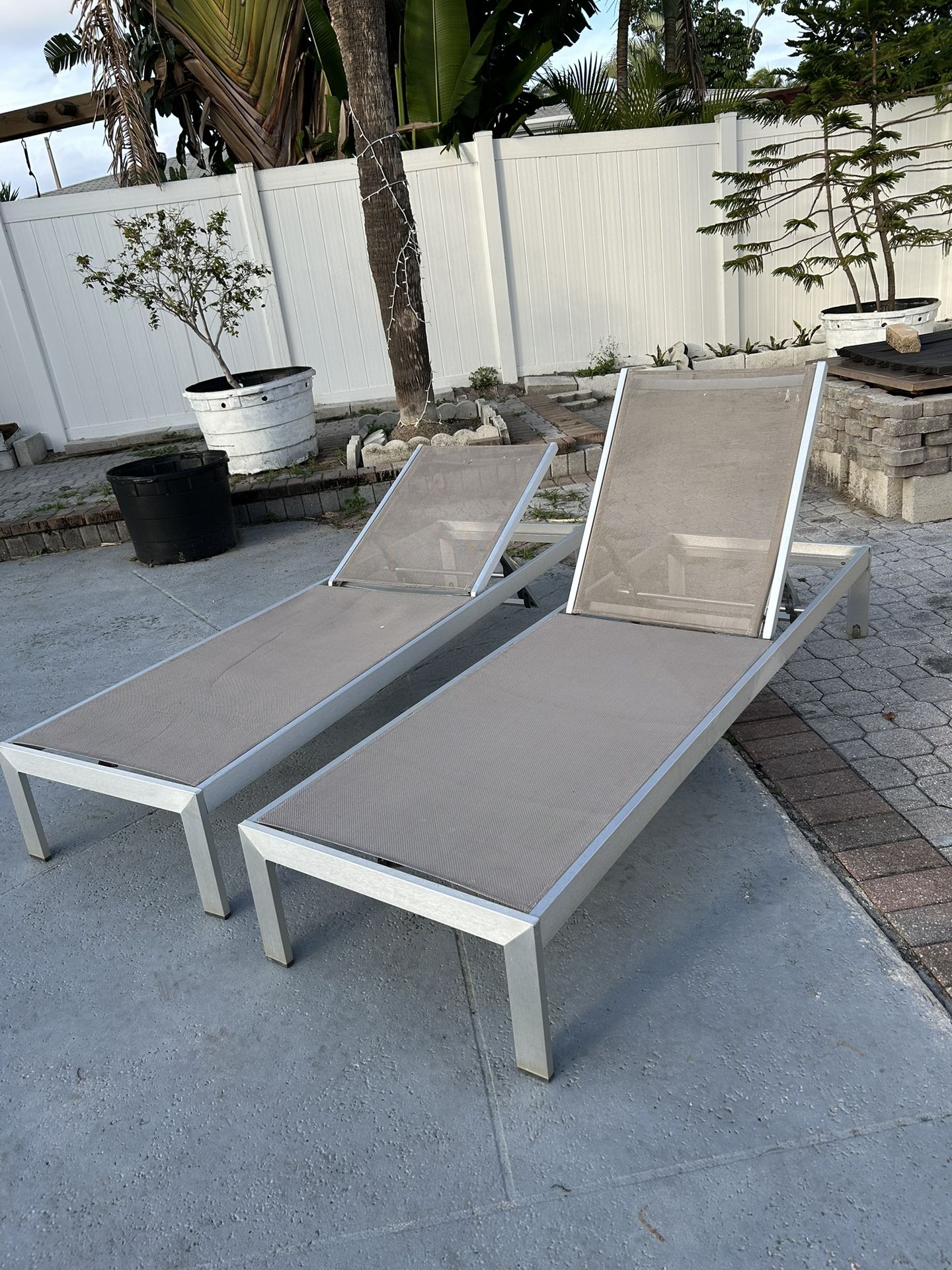 Launge Pool Chaise Please Read Description!!