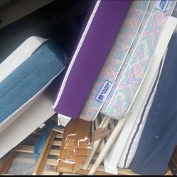 Twin Mattres Box And Bed