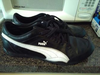 Leather pumas nice condition size 10/1/2