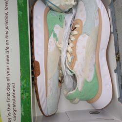 ** PUMA x WILD RIDER ANIMAL CROSSING SNEAKERS/ SIZE 9
