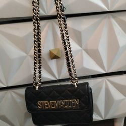 🔥 Steve Madden Quilted Crossbody - Black with Gold Hardware! 🔥