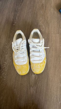 Wmns Air Jordan 11 Low 'Yellow Snakeskin'
