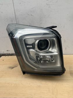 GMC YUKON Denali Front Headlights HED Xenon LED Right Side  2015 TO 2020 New Oem