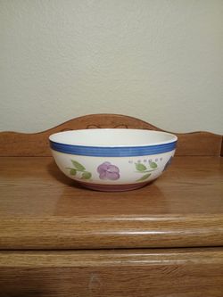 BRAND NEW LARGE GLASS BOWL WITH PRETTY LAVENDER FLOWERS AND GREEN LEAVES AROUND IT 