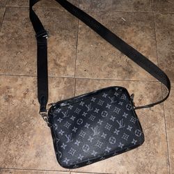 Louis Vuitton Women’s Messenger Bag