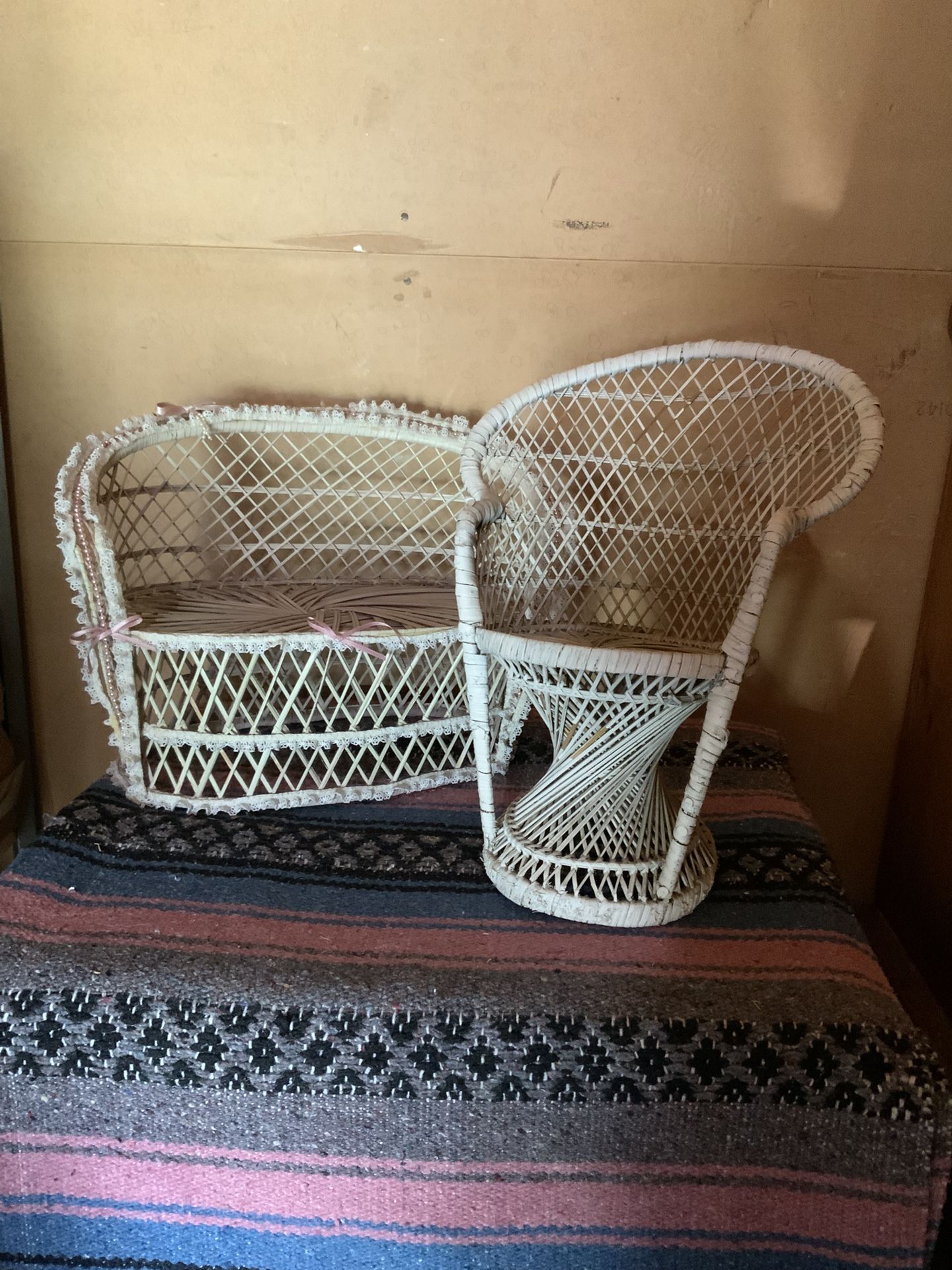 Vintage White Wicker Rattan Peacock Chair Bench