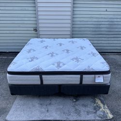 Like new! King Stearns & Foster Pillowtop mattress Boxsprings & medal frame (Delivery available!)