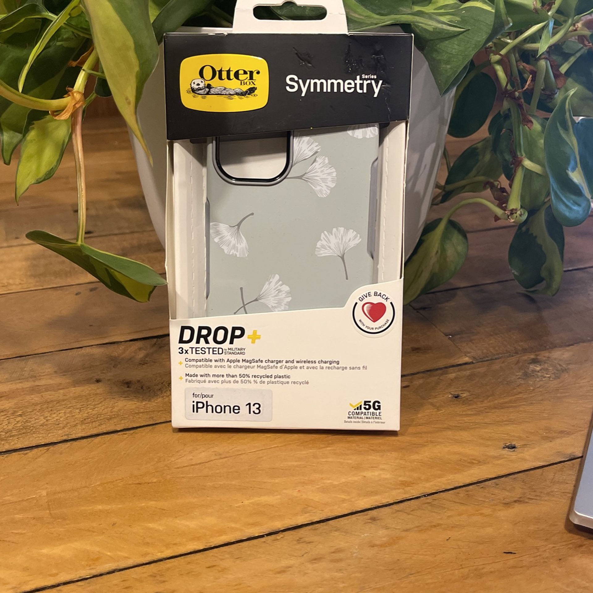 New OtterBox Symmetry iPhone 13 Mint Green Phone Case