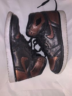 Air jordan 1 retro high fearless metallic rose gold woman’s size 8