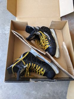 Easton JR Magnum Size 5 Ice Skates