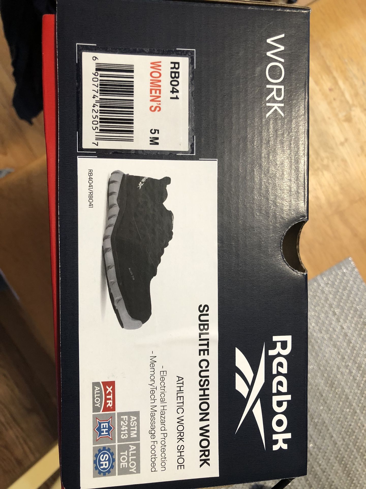 Women’s Steel Toe Shoe . Size 5 Reebok