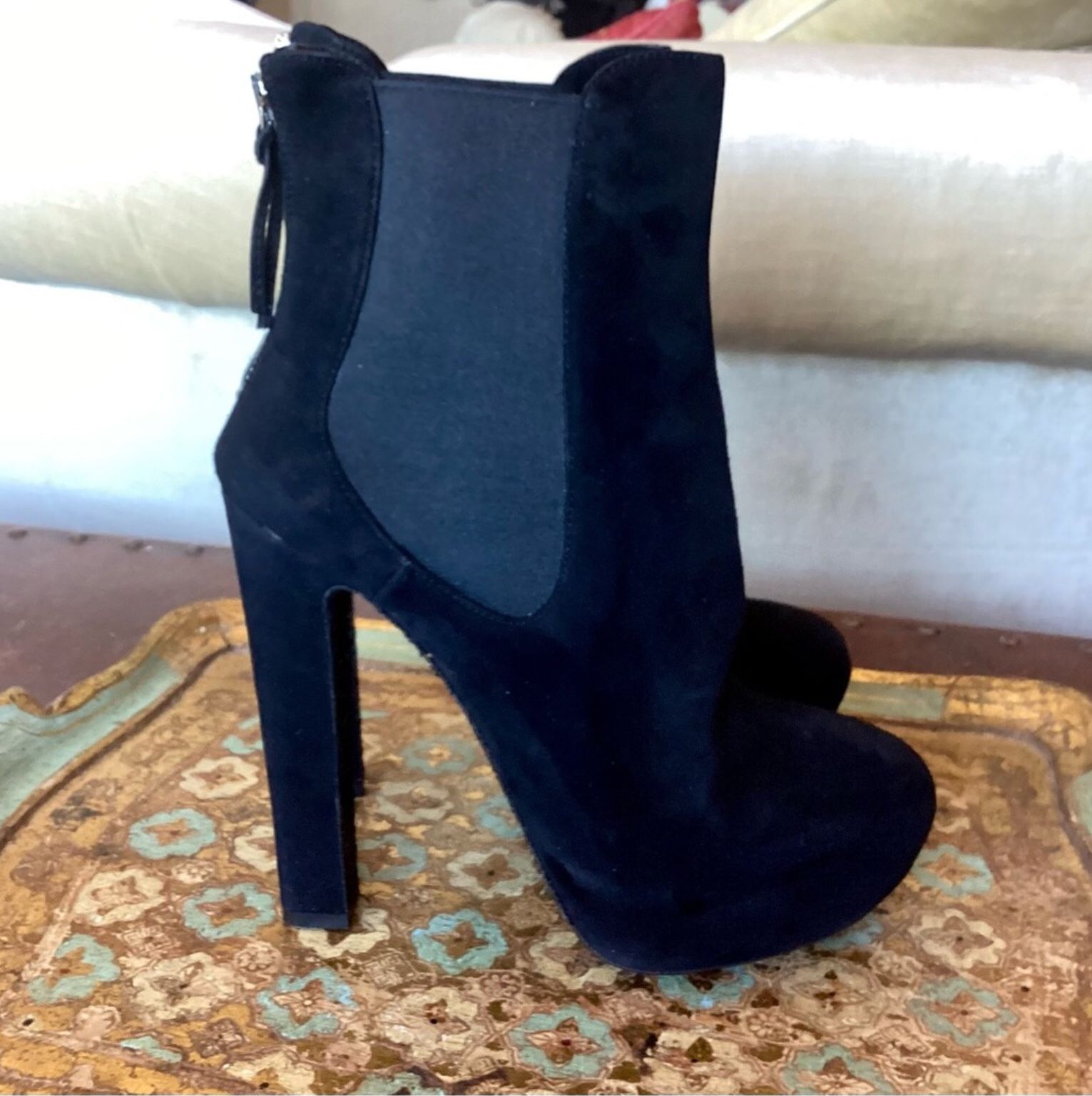 Mui Mui Suede patform Ankle boots SZ. EU 38/ US 7.5.