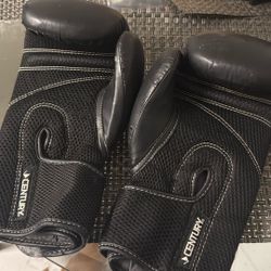 Century Boxing / Kickboxing Gloves – Good Condition 