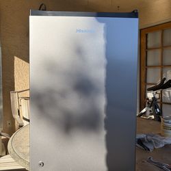 Hisense mini fridge