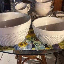 Gallery Mixing Bowls, The Large One I’ve Believe Is 5 Quarts Very Large Then The Other One, Possibly 3 Quarts No Chips