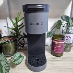 Keurig K-Mini Go Single-Serve K-Cup Pod Coffee Maker Navy: Compact Electric Brewer, 12 oz Capacity, Plastic, Gray