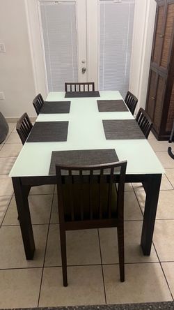 Dining room table for 8 with buffet/Mesa de madera de teca y vidrio esmerilado com parador