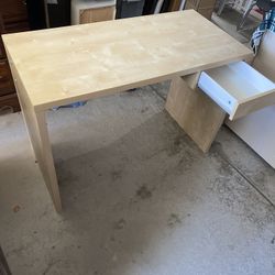 Nice Creamy Desk With One drawer  In Great Condition 