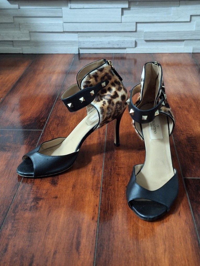 Valentino rockstud sandal with animal print detail Size EU 37 US 7