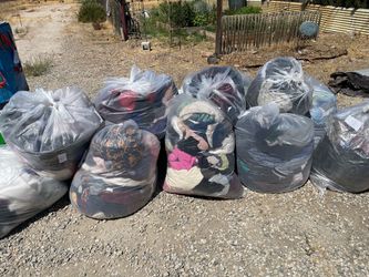 Women’s and men’s cloths 40-50 pound bags