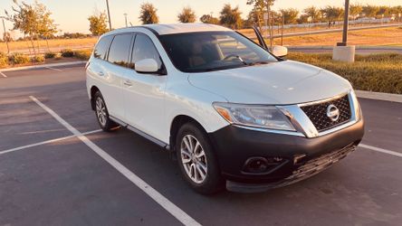 4Sale 2014 Nissan pathfinder(113,000 miles)very clean 7passanger