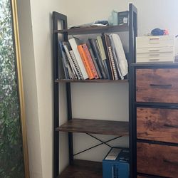 Wooden ladder bookshelf with 4 tiers