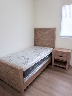 Twin size pillow top bamboo brand mattress new