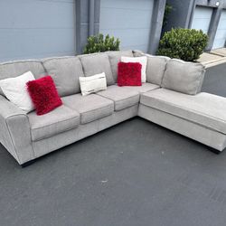 Beautiful Modern Style Gray Sectional Couch !!