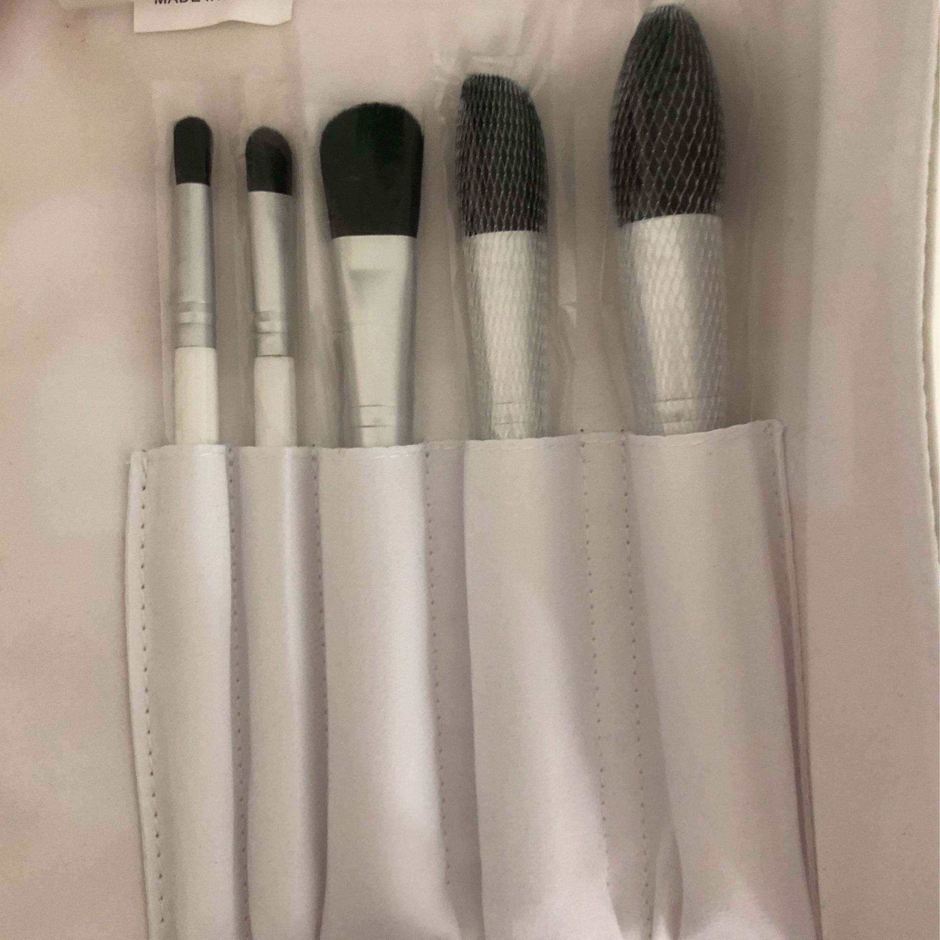 Neiman marcus makeup brush with case