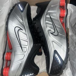 Size 12 Nike Shox R4 Sneakers
