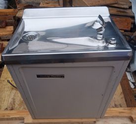 HALSEY W TAYLOR Wall Mounted Water Fountain SW-13A (Vintage)