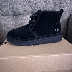 Sz 3 Black Uggs 
