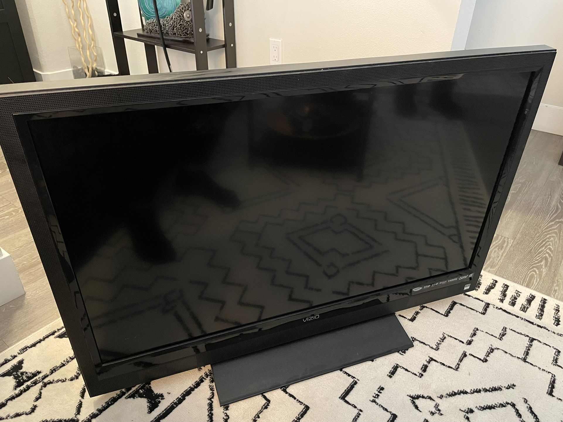 VIZIO E420VO 42-Inch 1080p LCD HDTV, Black (2010 Model)