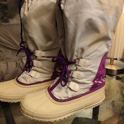Sorel Women's SnowLion Winter Boots SIZE 8 