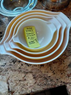 Vintage Pyrex 4 piece bowl set