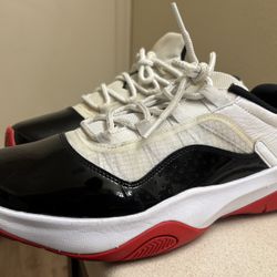 Air Jordan 11 CMFT Low 'Bred' size 9 