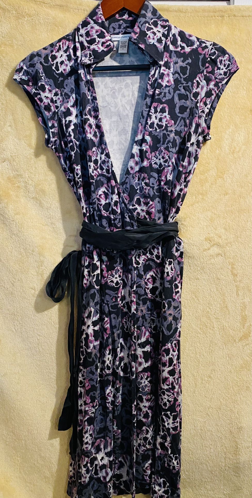 Diane Von Furstenberg~ Purple pink floral Wrap Dress